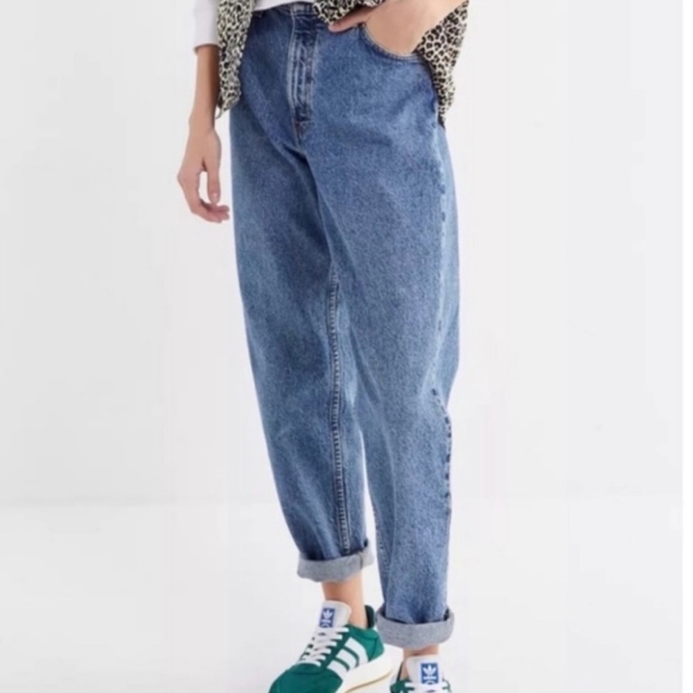 NAME YOUR PRICE • Vtg 90s Levi's Blue Relaxed Tapered Mom Jeans Size 12 Y2K